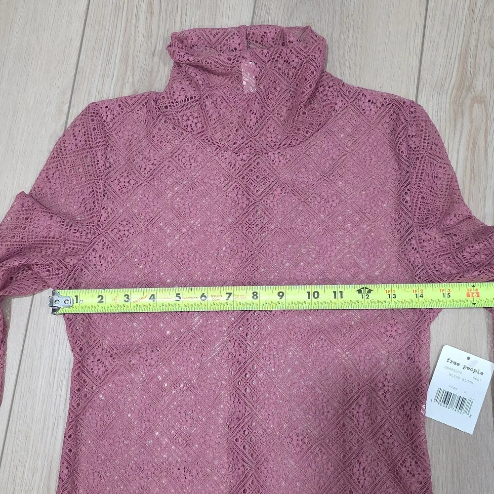 Elegant Lace Long Sleeve Stretchy Top in Mauve